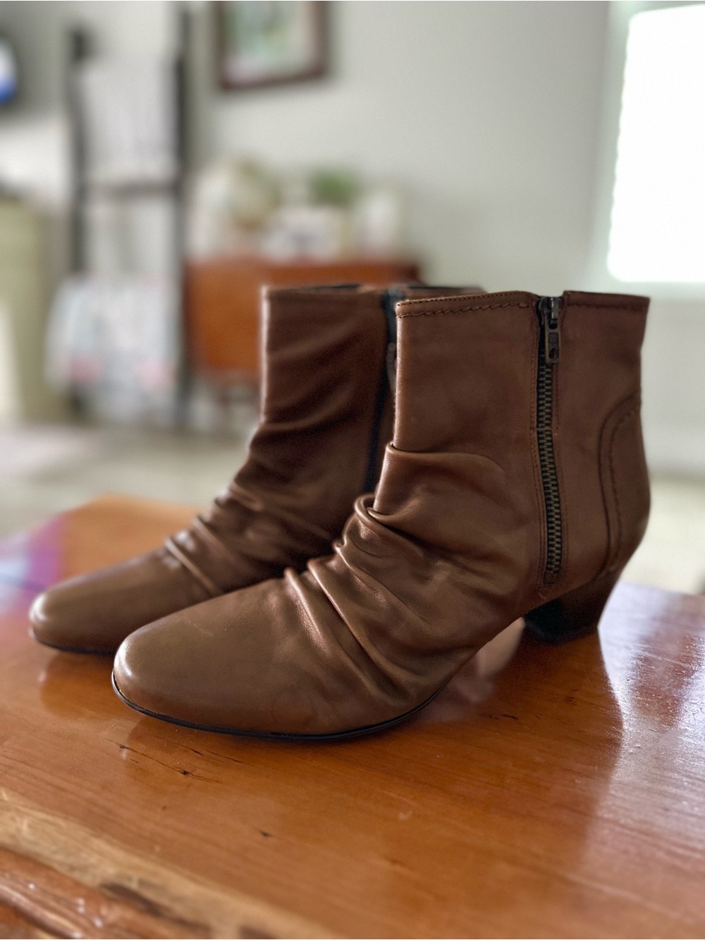 New Clarks Limbo Dance Brown Leather Ankle Booties with Side Zip-New without box